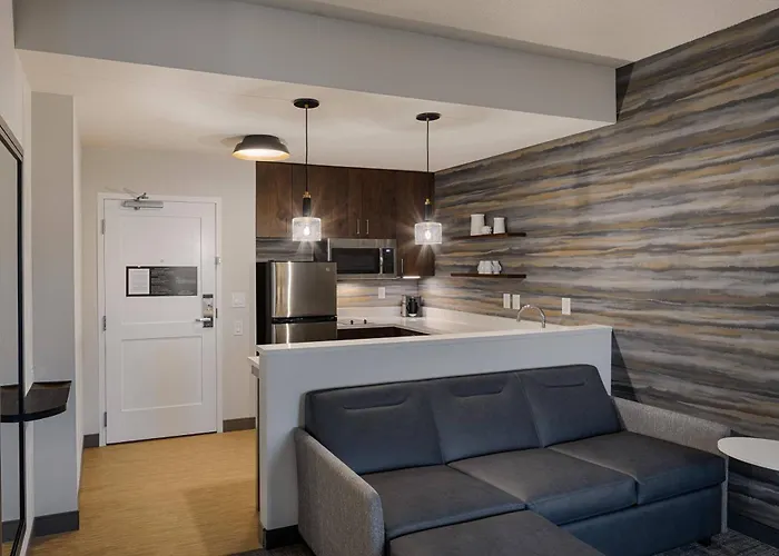 Hotel By Marriott Airport 3*