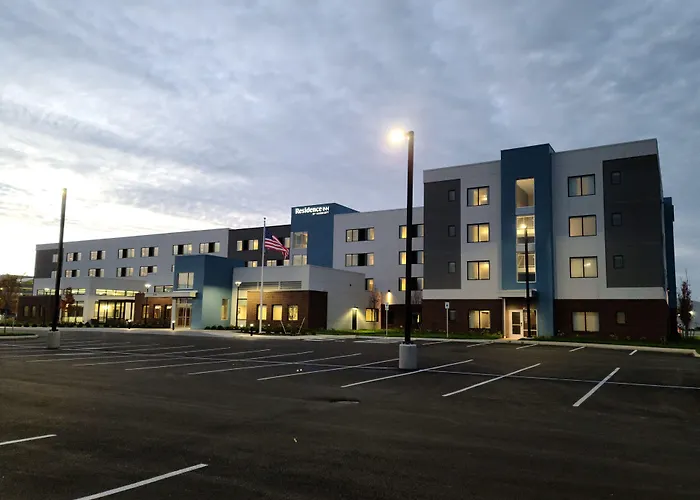By Marriott Airport Hotel