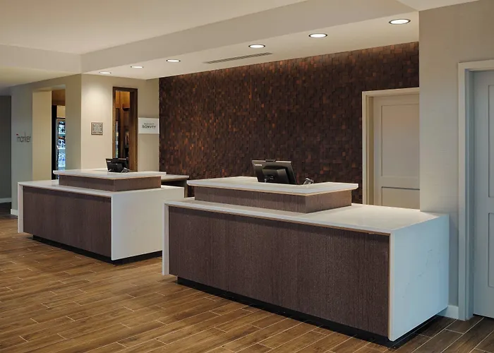 Hotel By Marriott Airport 3*