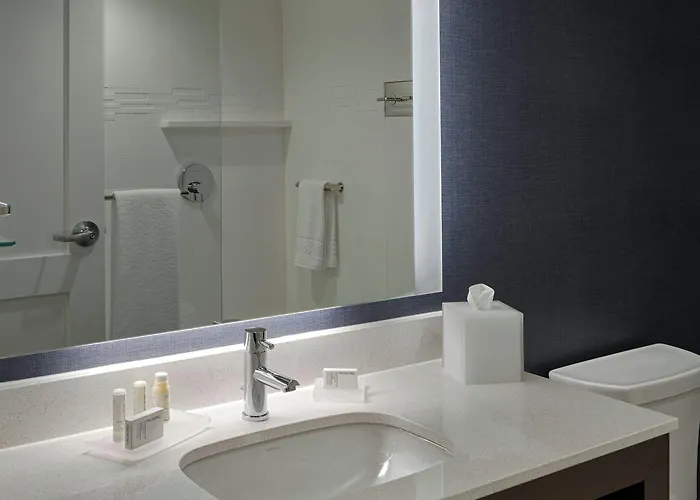 By Marriott Airport Hotel 3*